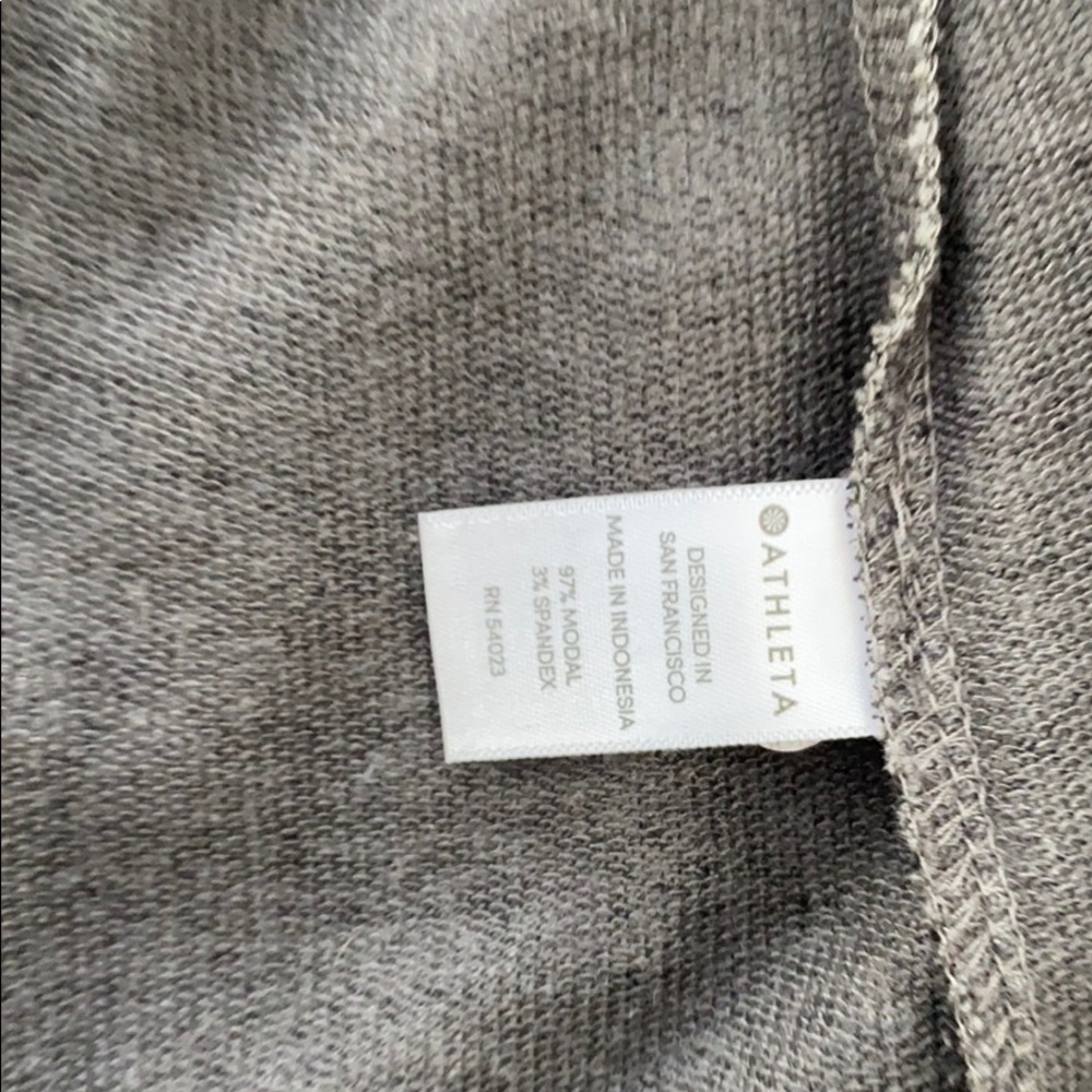 New cardigan sweater flyaway - Picture 3 of 4